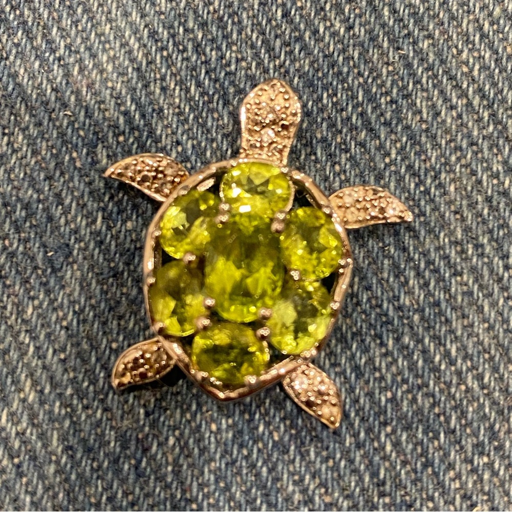 Green Gemstone Turtle Pedant